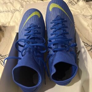 Soccer cleats